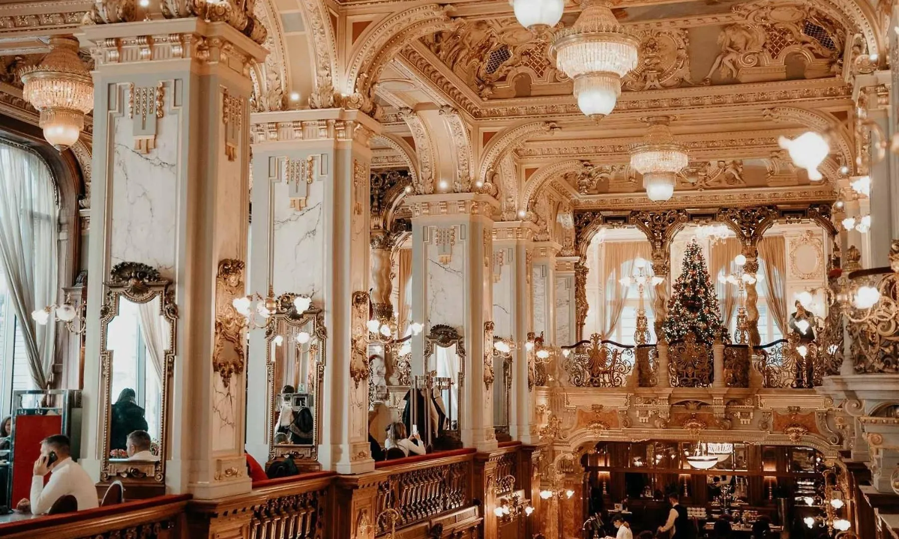 Apartment Luxe, Minimal 3Dbr Apt-Stunning New York Cafe View Budapest Hungary