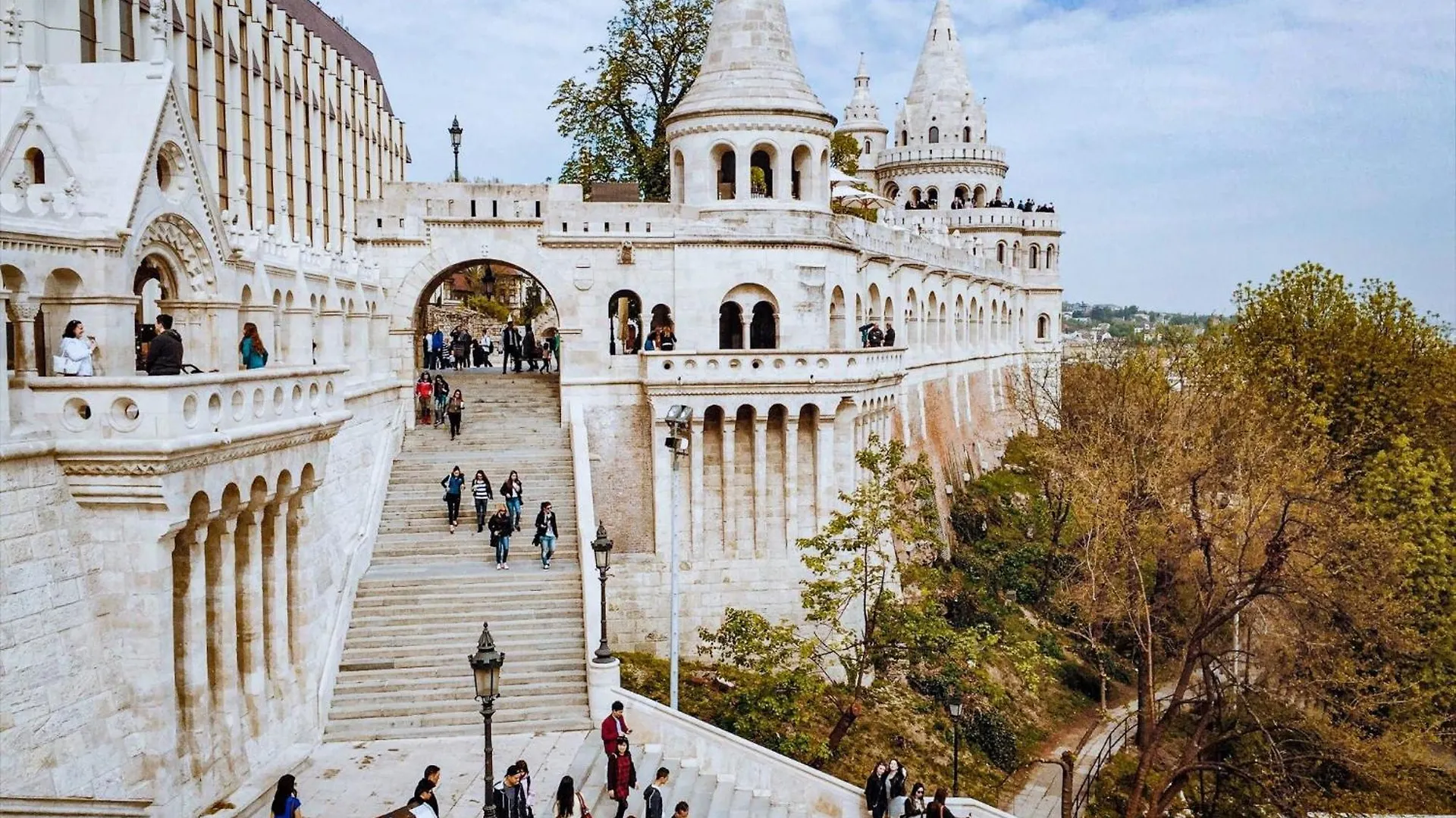 Apartment Luxe, Minimal 3Dbr Apt-Stunning New York Cafe View Budapest