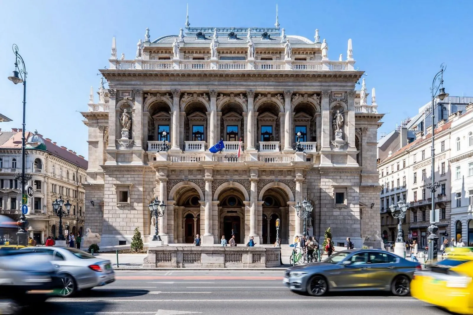 Apartment Luxe, Minimal 3Dbr Apt-Stunning New York Cafe View Budapest
