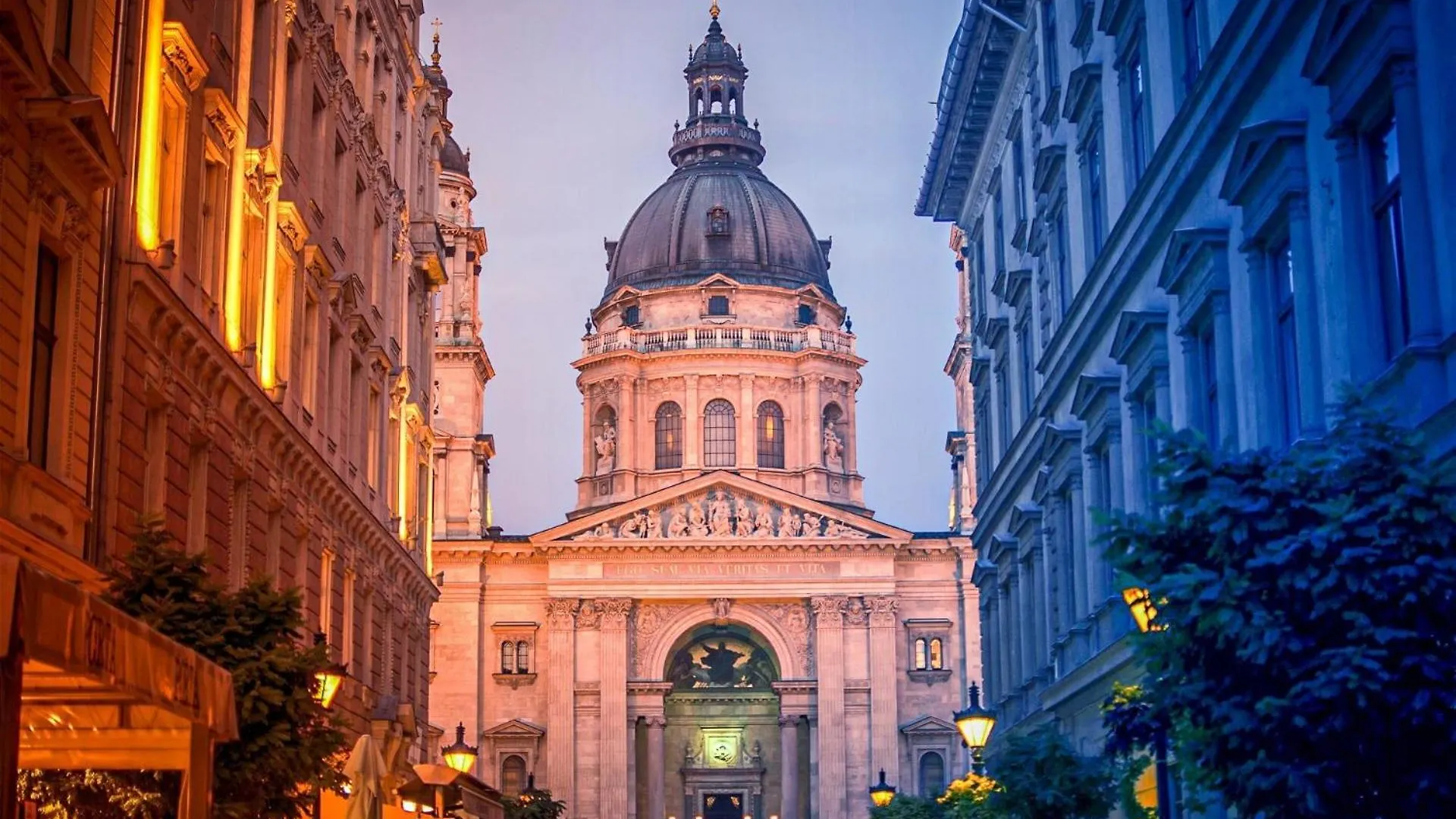 Luxe, Minimal 3Dbr Apt-Stunning New York Cafe View Budapest Apartment