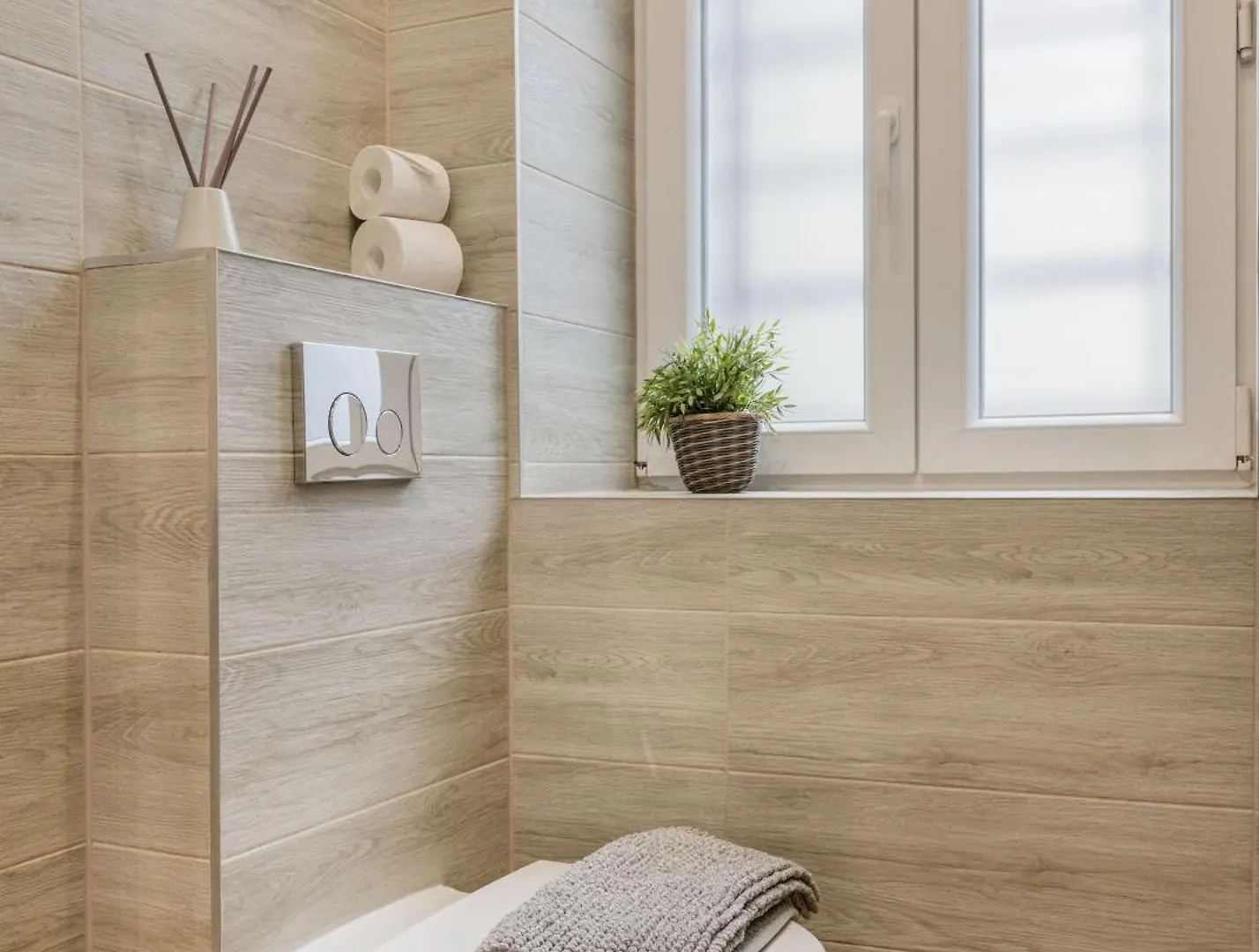 Apartment Luxe, Minimal 3Dbr Apt-Stunning New York Cafe View Budapest