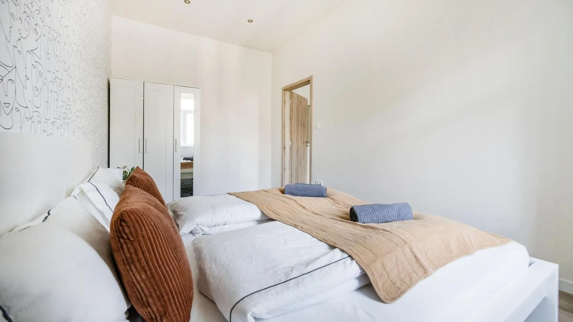 Apartment Luxe, Minimal 3Dbr Apt-Stunning New York Cafe View Budapest