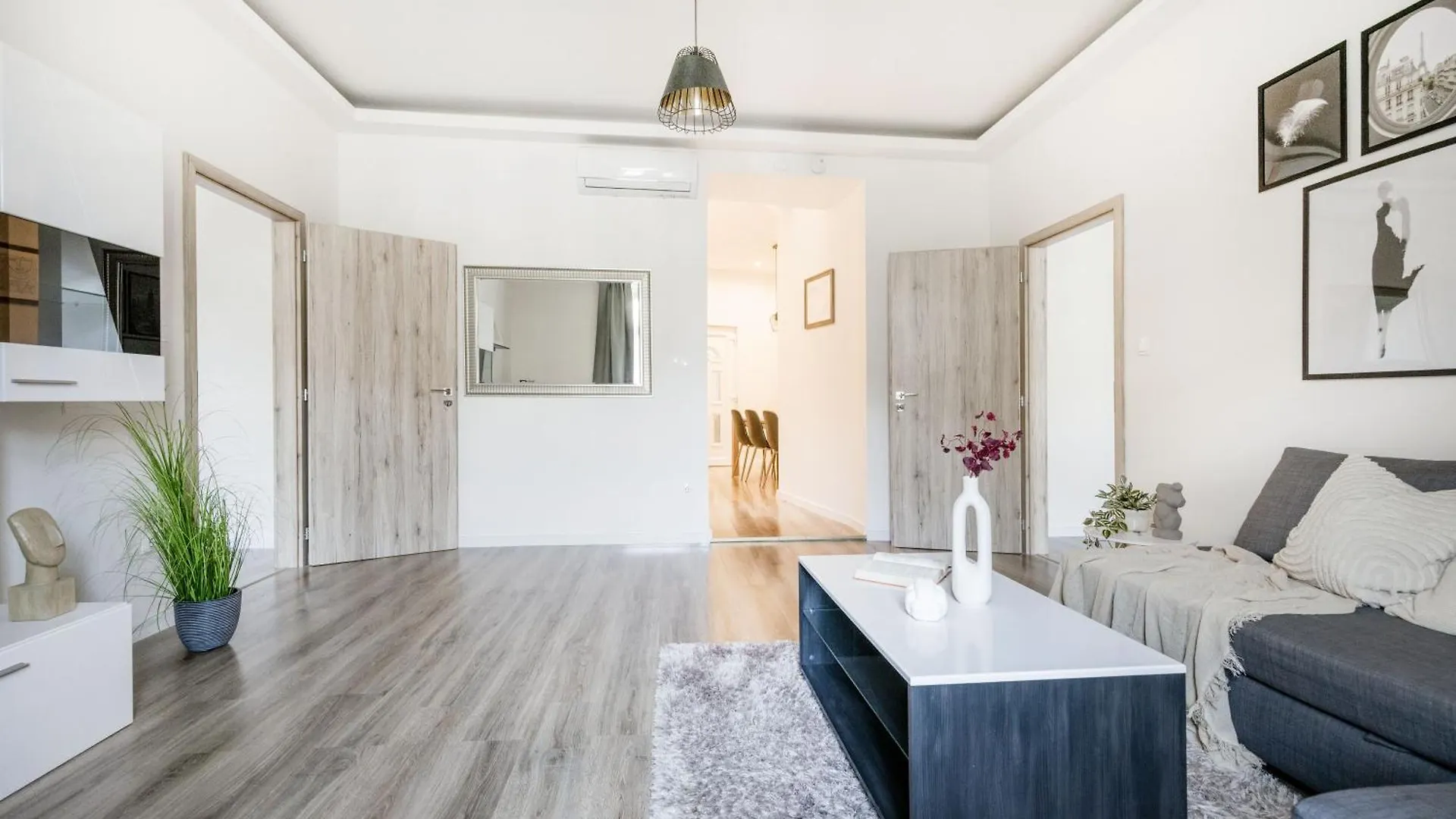 Apartment Luxe, Minimal 3Dbr Apt-Stunning New York Cafe View Budapest