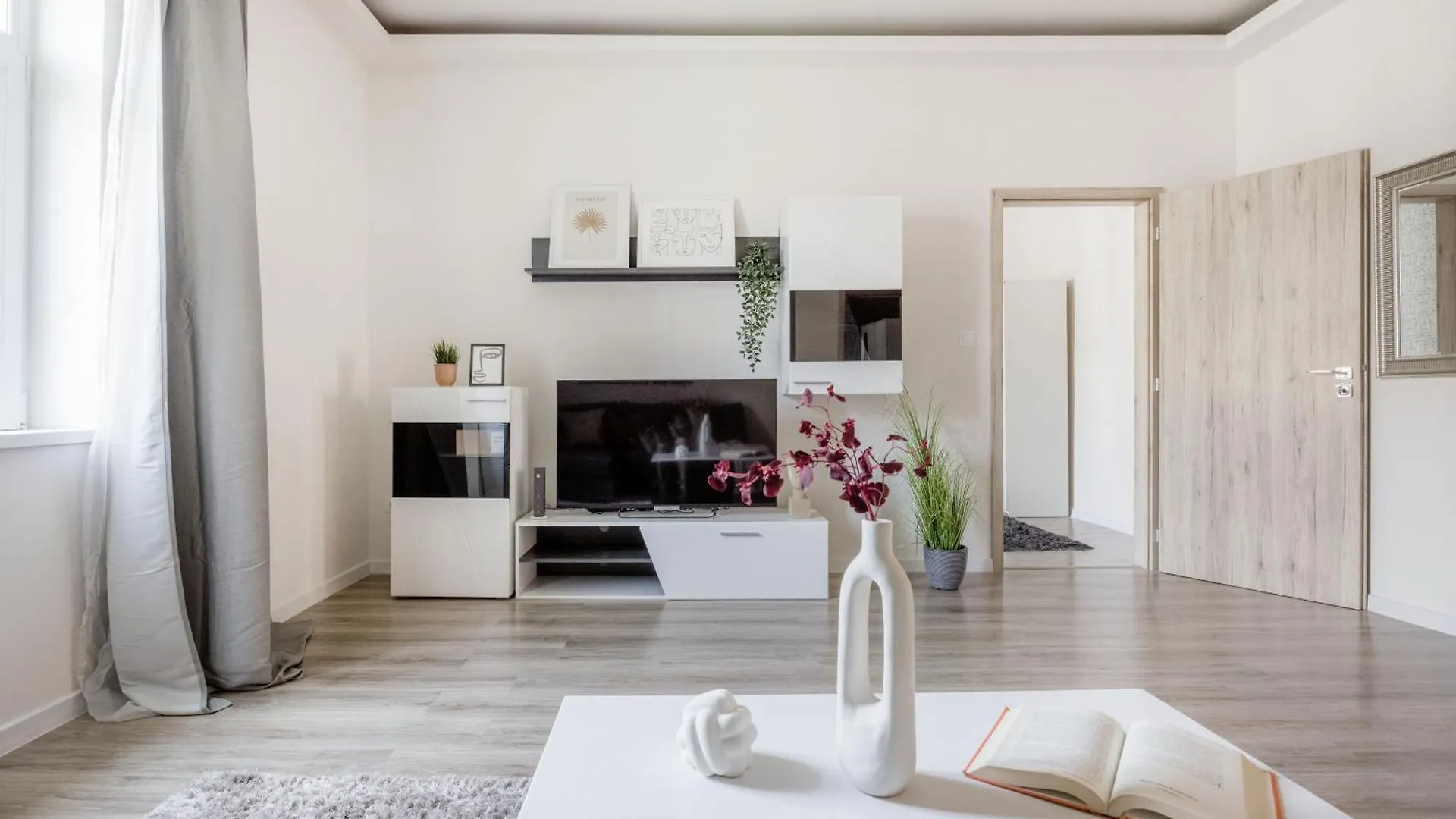 Luxe, Minimal 3Dbr Apt-Stunning New York Cafe View Budapest