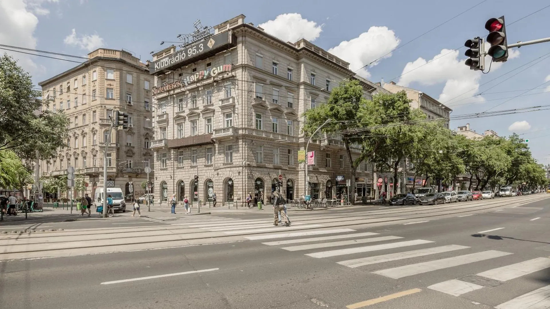 Luxe, Minimal 3Dbr Apt-Stunning New York Cafe View Budapest Apartment