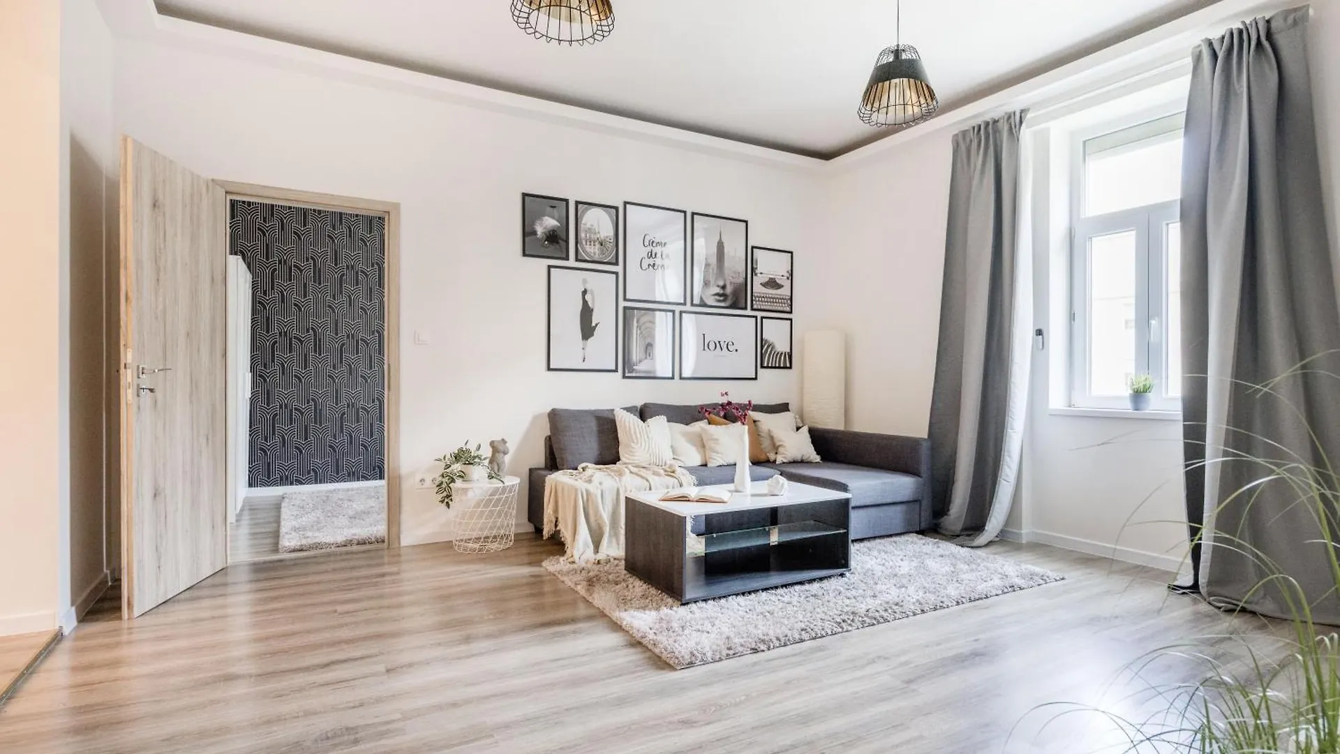 Apartment Luxe, Minimal 3Dbr Apt-Stunning New York Cafe View Budapest Hungary