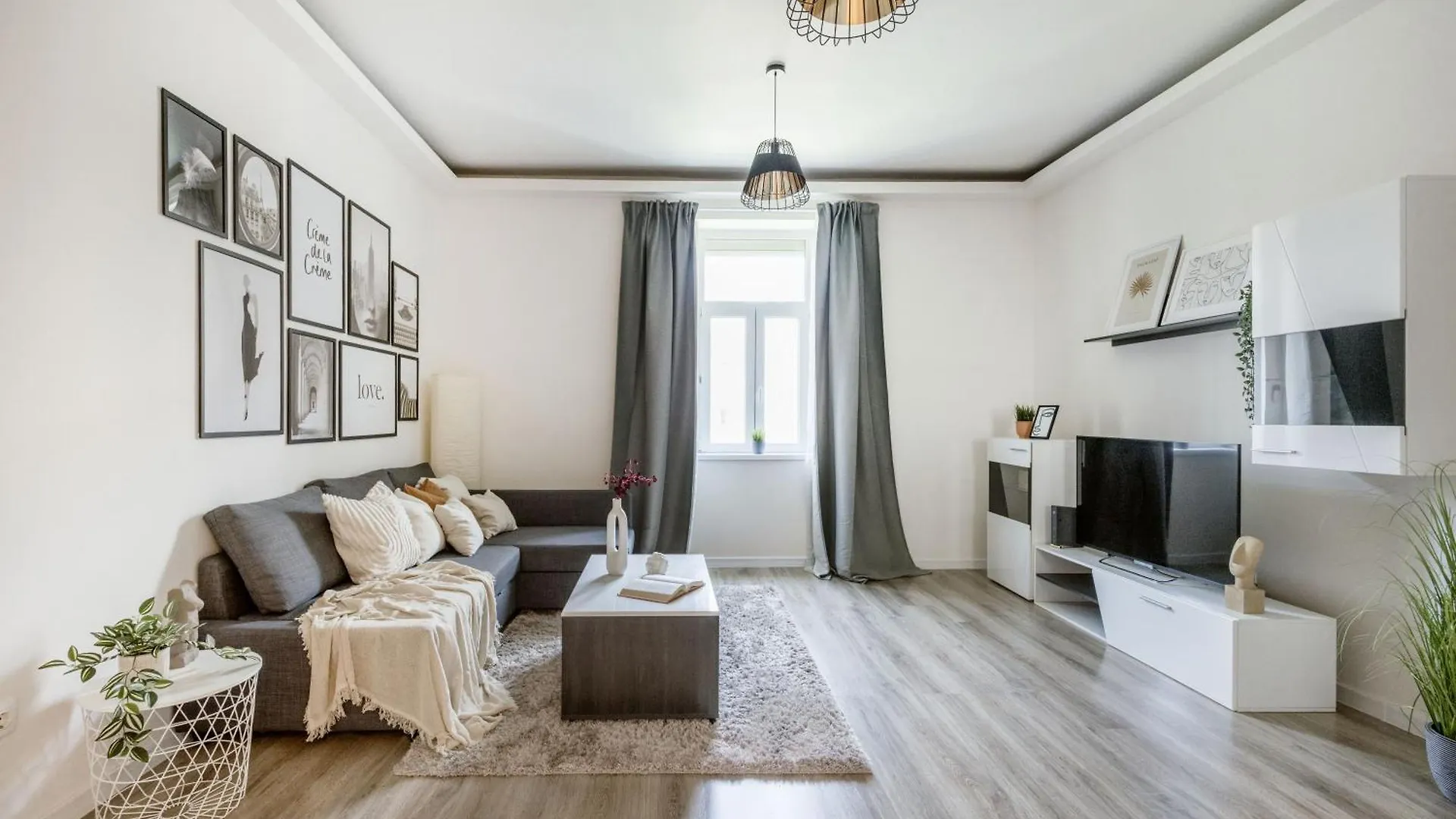 Apartment Luxe, Minimal 3Dbr Apt-Stunning New York Cafe View Budapest