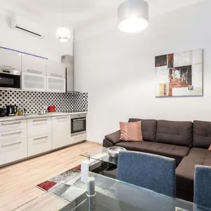  Appartement Quiet Nest In The Bustling Centre Of